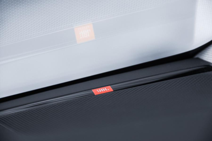 Детали интерьера Toyota Prius Plug-in Hybrid 2016 года  (фото 167 из 187)